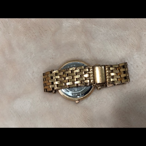 Micheal Kors Rose Gold Watch. - Picture 3 of 4